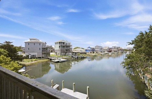 Brigands' Bay House | Light-filled canal front home w/deck, washer/dryer, private hot tub, central A/C