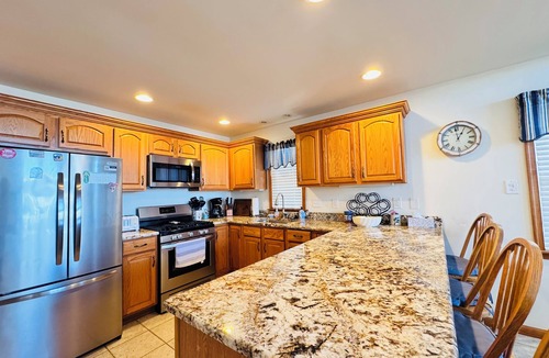 Townsend's Inlet House | Like new! 1 short block to great beach!