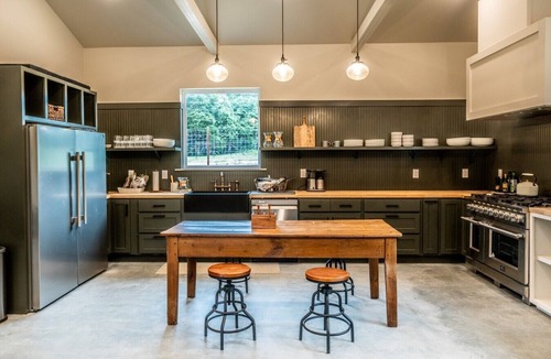 Jewett Cabin | Limestone Fields Getaway: Soaking Tub, Lake Views, King Bed, Workspace!