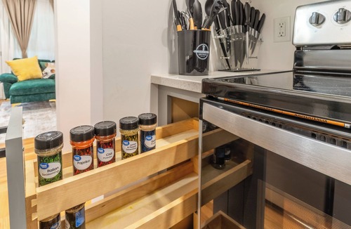 East Raleigh Apartment | Limited time Deal! Cozy Luxe Escape Modern 2BR, sleeps 4,Couples, Business & Pet