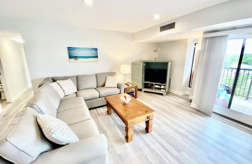 Rehoboth Beach Condo | LINENS & DAILY ACTIVITIES INCLUDED! OCEANFRONT/BOARDWALK BUILDING W/ROOFTOP POOL Completely remodeled kitchen with all-new cabinets and appliances, open floor plan and eat-at counter.