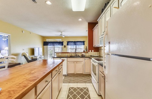 Villages of Five Points Condo | LINENS INCLUDED! TENNIS, POOL, PLAYGROUND, BOOK TODAY!