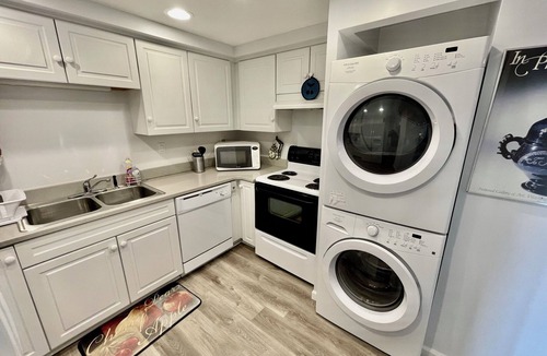 Rehoboth Beach Condo | LINENS INCLUDED*! OCEANFRONT/BOARDWALK BUILDING WITH ROOFTOP POOL