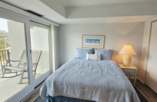 Rehoboth Beach Condo | LINENS INCLUDED*! OCEANFRONT/BOARDWALK BUILDING WITH ROOFTOP POOL