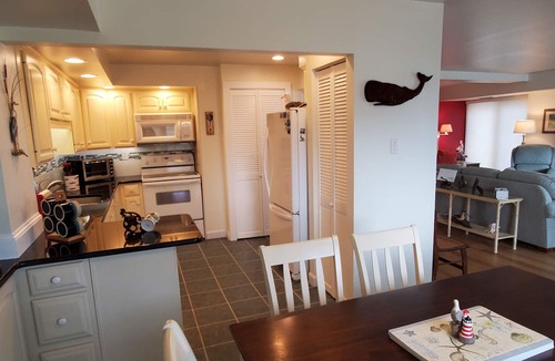 Rehoboth Beach Condo | LINENS INCLUDED*!. OCEANFRONT/BOARDWALK BUILDING W/ROOFTOP POOL
