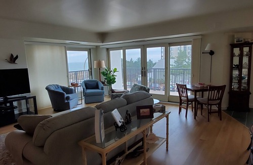 Rehoboth Beach Condo | LINENS INCLUDED*!. OCEANFRONT/BOARDWALK BUILDING W/ROOFTOP POOL