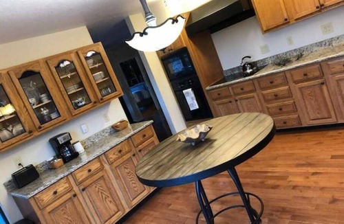 Altamont Ski Chalet | LINVILLE 4 BR 3 BA Château Mountain Home on Wedding Venue,10 Acre Farm,Hot Tub
