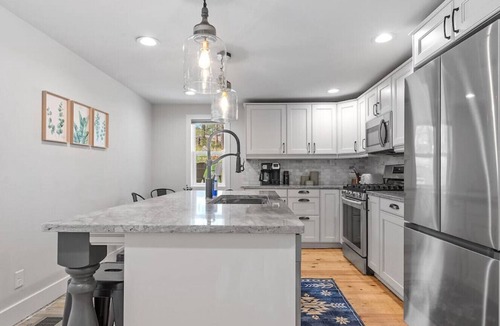 Custer Cabin | Little Italy- Hilltop Cottage