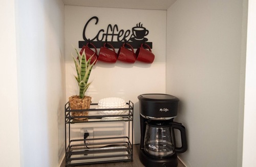 Rochester House | Little Nest | 2 mi to Mayo Clinic, 2 bed w/Lg Yard
