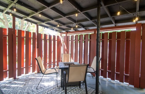 Rochester House | Little Nest | 2 mi to Mayo Clinic, 2 bed w/Lg Yard