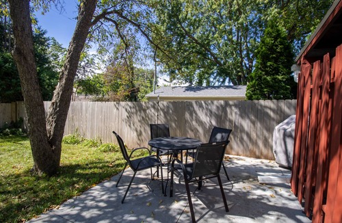 Rochester House | Little Nest | 2 mi to Mayo Clinic, 2 bed w/Lg Yard