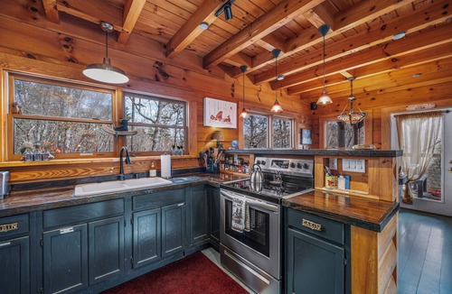 Mentone Cabin | Little River Family Retreat 5 king suites, 4.5 BA, walking trail, creek, private