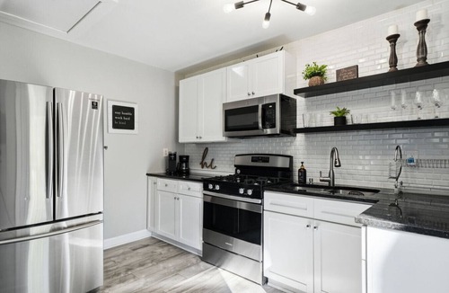 Woodstock House | Little White House King Bed 1mi Downtown