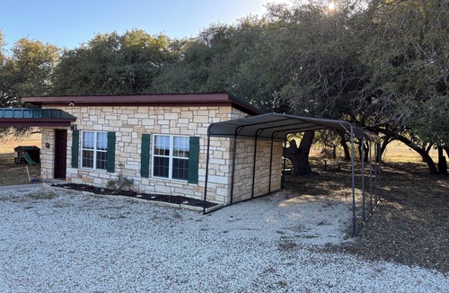 Lampasas Cabin | Live Oak Combo - Cabin & Annex - 3 bedrooms for larger groups outside Lampasas