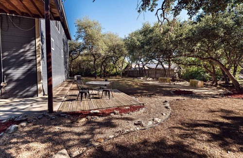 Belton House | Lively Lake House - Balcony + Backyard Retreat
