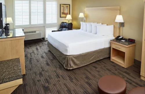 Maplewood Hotel | LivINN Hotel St. Paul – I-94 – East 3M Area
