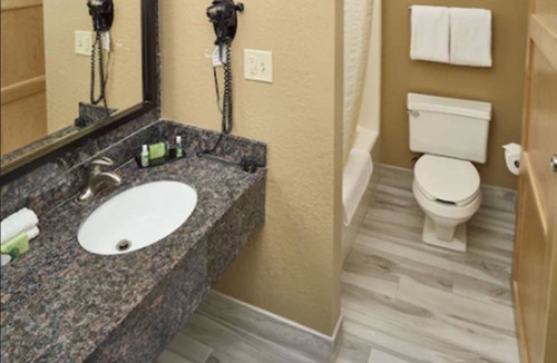 Maplewood Hotel | LivINN Hotel St. Paul – I-94 – East 3M Area