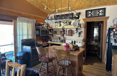 Hill City Cabin | Located right in the middle of The Black Hills