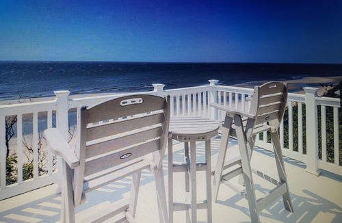 Villas House | LOCATION, LOCATION - BEACHFRONT 3 night stay expires 6/12, in season 1 wk min