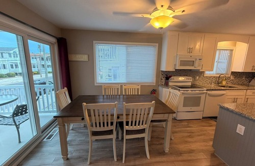 South End House | LOCATION LOCATION South End Beach Retreat! STEPS TO BEACH!