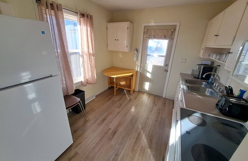 Dubuque House | Location! Walking distance to colleges and hospitals