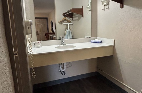 Goldsboro Hotel | Lodge Inn Extended Stay