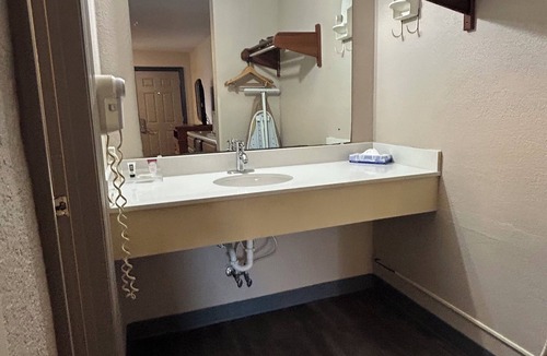 Goldsboro Hotel | Lodge Inn Extended Stay