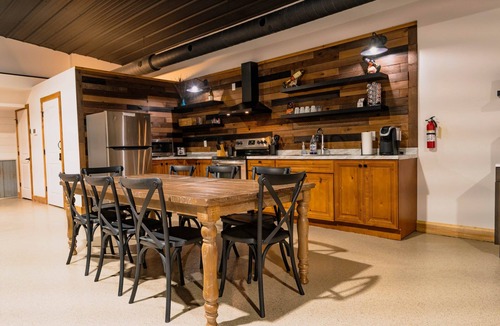 Mound City Apartment | Loess Hills Lodge - Room 7