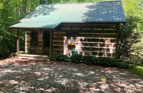 Sugar Grove Cabin | Log Cabin - Best 3 Bdrm Value - Close to Boone & ASU - Free Night for every 3
