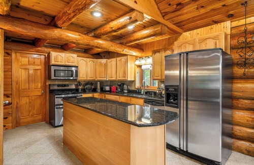 Cherry Valley Cabin | Log Cabin Escape+King Beds+Hot Tub+Sauna+River Views