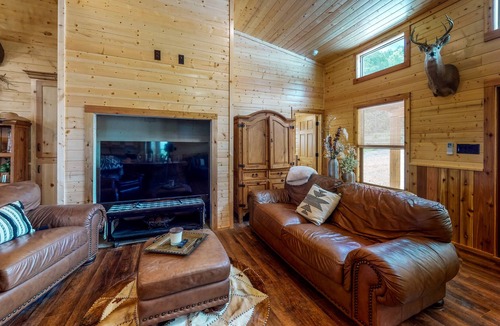 Stringtown House | Log Cabin in the Woods - Channel Access, Kayaks, Canoe, Firepit, Dog-Friendly