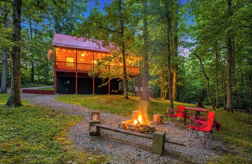 Knoxville Cabin | Log Cabin, UTK/Neyland, Smokies, 16acres, FP, HotTub, GameRoom, Fishing, Pets
