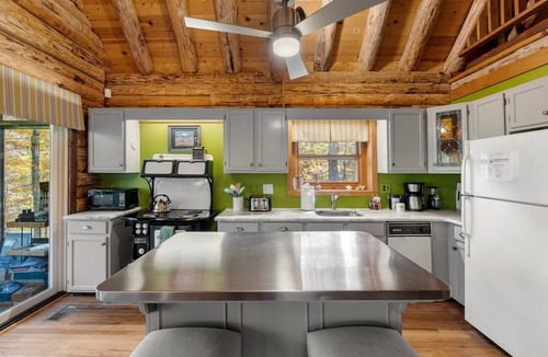 Kabletown Cabin | Log Cabin w/Hot Tub & Waterfront Patio!