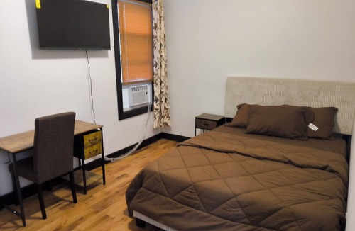 Weequahic House | LOG COMFORT