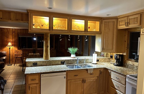 Edgerton House | Log home Lake Koshkonong and Rock River !
