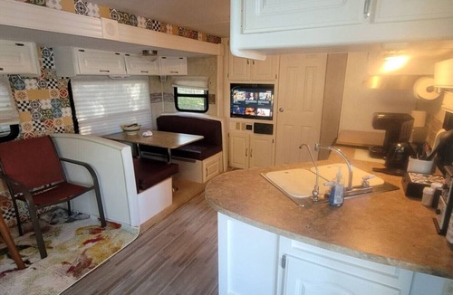 Lincoln House | Logan Martin Lake Sunroom camper