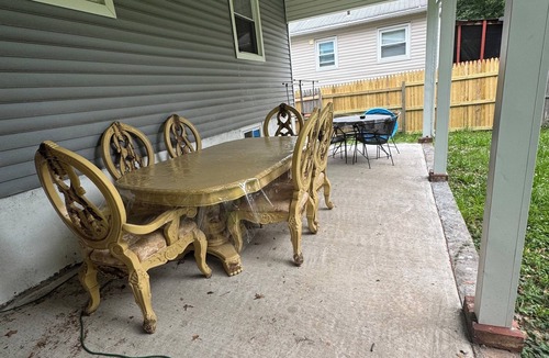 Iselin House | Looking for a clean place to rest that won’t break the bank? Nestle offers that.
