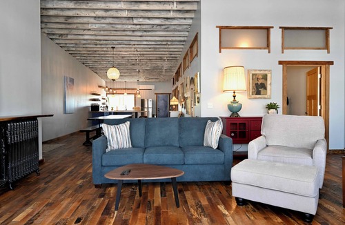 Macon Apartment | Lost Cousins Loft - A Handcrafted Historic Retreat in the Heart of Downtown