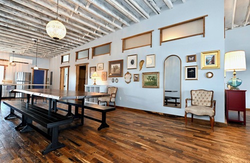 Macon Apartment | Lost Cousins Loft - A Handcrafted Historic Retreat in the Heart of Downtown