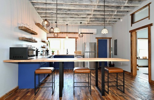 Macon Apartment | Lost Cousins Loft - A Handcrafted Historic Retreat in the Heart of Downtown