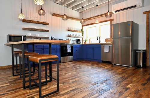 Macon Apartment | Lost Cousins Loft - A Handcrafted Historic Retreat in the Heart of Downtown