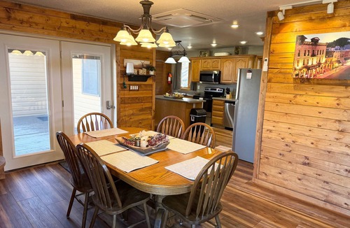 Rapid City House | Lost Town Lodge-Central to Deadwood-Trails-Pactola
