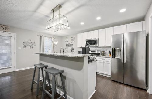Cartersville House | Lots of Hot Spots & Activities Near This Townhome