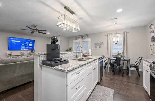 Cartersville House | Lots of Hot Spots & Activities Near This Townhome