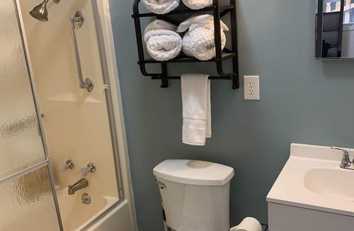 Bean Station Apartment | Lovely 1 Bedroom Lake Apartment