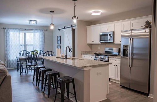 Loves Park House | Lovely 2 Bed w/Office Loves Park