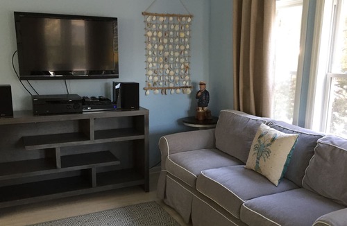 Beach Haven Park House | Lovely 3 bedroom 2.5 bath Beach Cottage Close To Bay And Beach