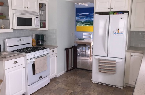 Beach Haven Park House | Lovely 3 bedroom 2.5 bath Beach Cottage Close To Bay And Beach