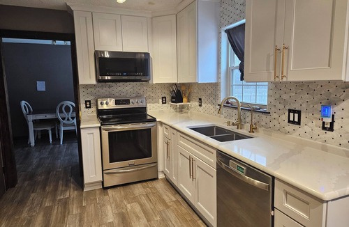 Westgate House | Lovely 3-bedroom 1 office house with AC in charming Jacksonville.