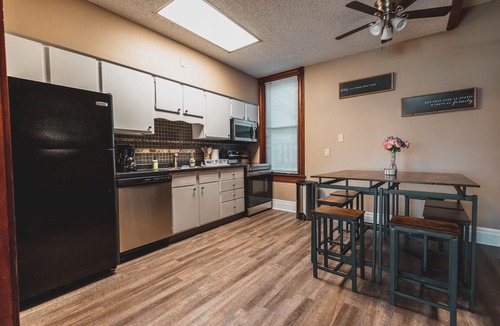 Downtown Omaha Apartment | Lovely 3 bedroom Apartment in Midtown/Downtown Omaha